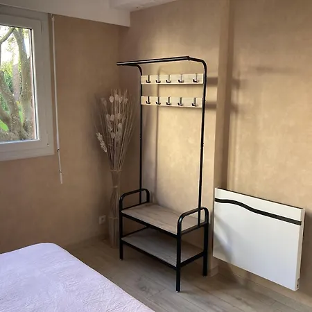 Quiet Designer In Apartment *